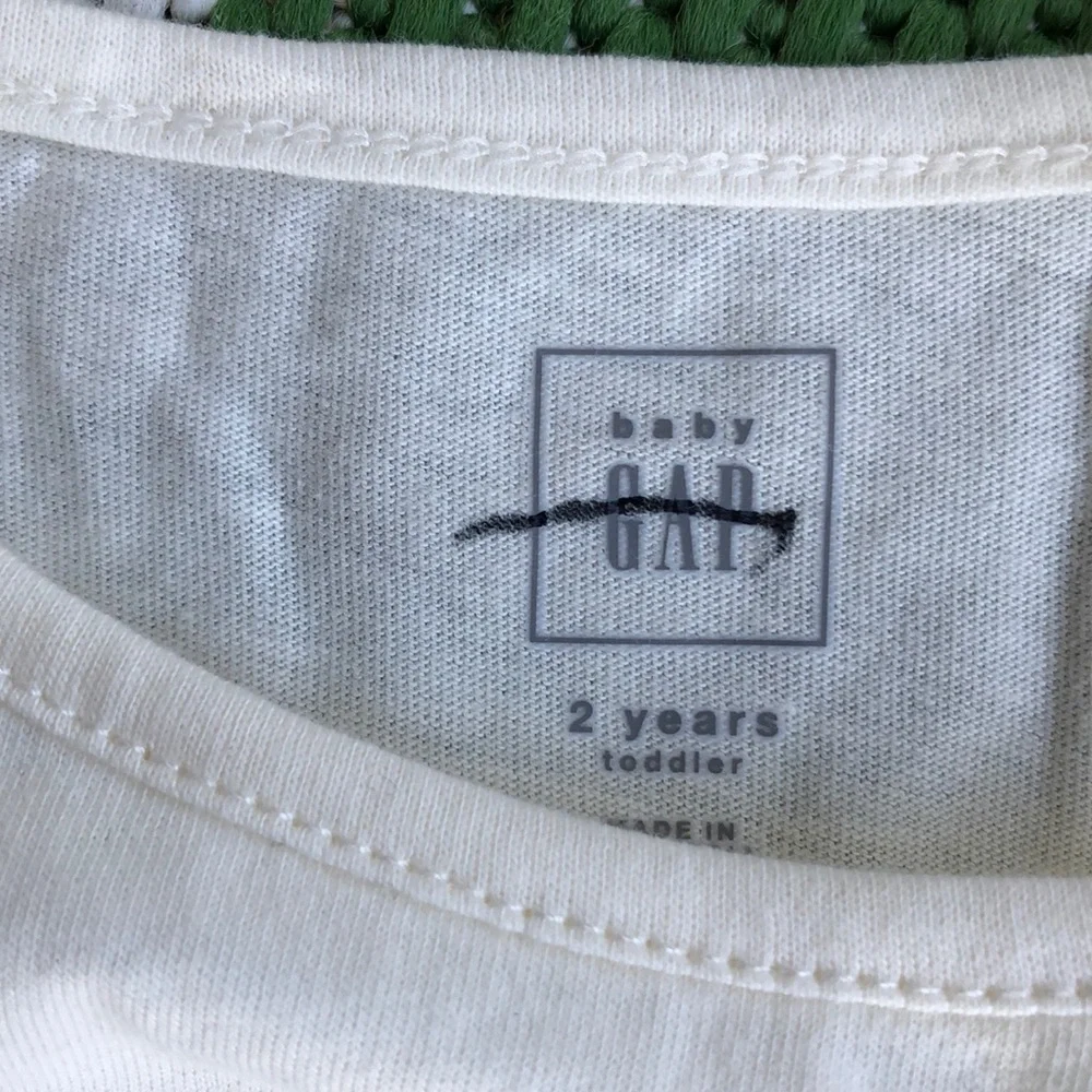 Gap kids long sleeve skating t-shirt size 2T New